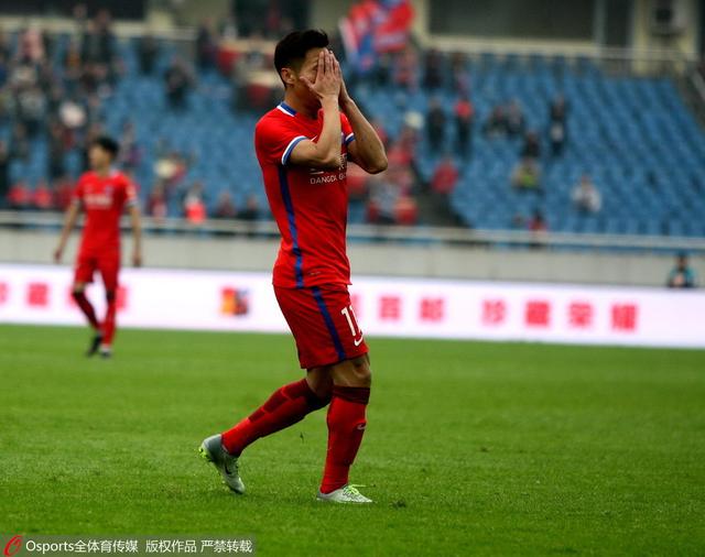 演唱会“偷腥男”安迪·拜伦起诉酷玩乐队_海外_ 消息 首页 新闻 视频 大片 影库 CCTV6 VIP影院 搜索 电影 星闻 独家 更多 专题 图片 视频 滚动 首页 新闻 大片 影库 CCTV6 VIP影院 客户端 电影网>新闻>明星资讯 急眼了！