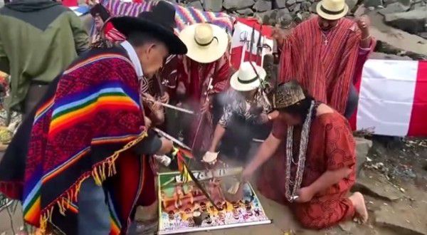 一周前，现年85岁的伊恩·麦克莱恩，在伦敦西区的诺埃尔科沃德剧院演出《玩家之王》时从舞台上摔下，随后被送往医院，所幸麦克莱恩只是受了皮外伤。