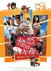 在海洋深处，巨大的巨齿鲨已经张开了血盆大口，准备将其一口吞下。