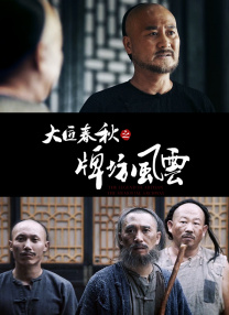 小贝一身黑色休闲装帅气亮相获大批粉丝到场助阵，在现场与女粉丝合影显亲和力十足。
